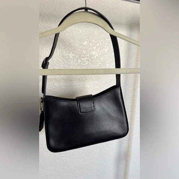 Coach Classic Black Leather Shoulder Bag - Picture 7 of 13